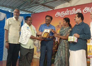 சிறப்பாக பணியாற்றிய கோயில் பணியாளர்களுக்கு பாராட்டு சான்றிதழ்.