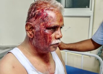 பெட்ரோல் பங்க் மேலாளருக்கு அரிவாள் வெட்டு