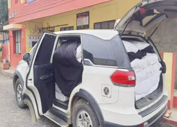 சொகுசு காரில் பான் மசாலா கடத்தல்
