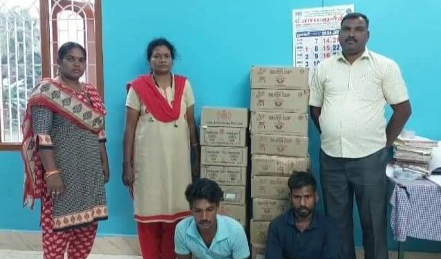 காரில் வெளி மாநில மது கடத்திய 2 பேர் கைது