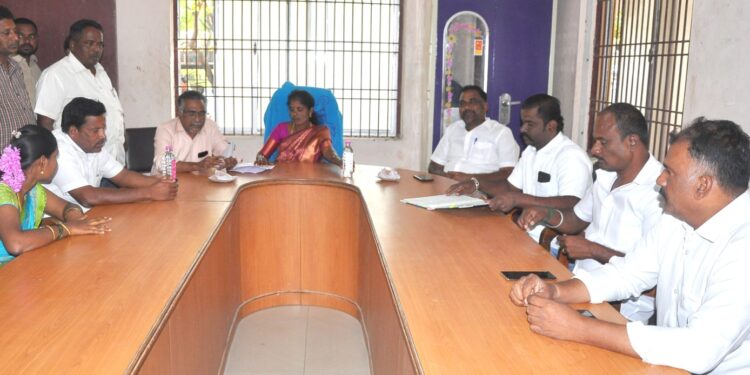 பள்ளிப்பட்டு பேரூராட்சி மன்றக் கூட்டம்