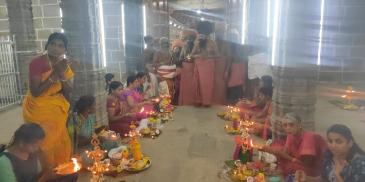 மகா கும்பாபிஷேகத்தை முன்னிட்டு 1008  குத்துவிளக்கு பூஜை