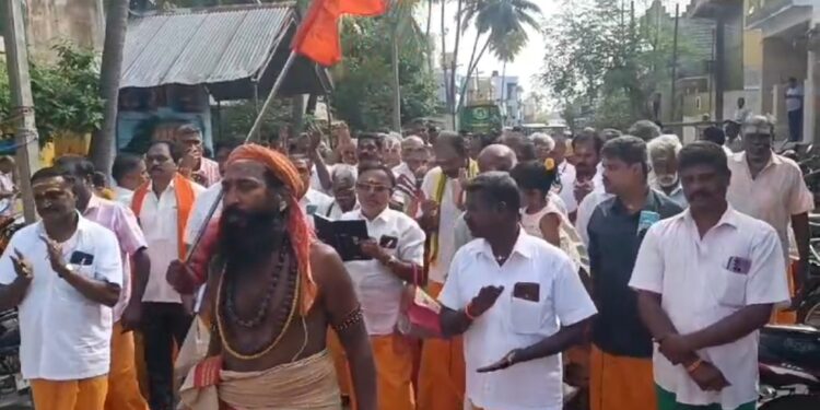 ராமர் கோயில் கும்பாபிஷேகத்தை முன்னிட்டு பக்தர்கள் ஊர்வலம்