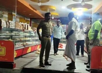 பேக்கரியில் பெட்ரோல் குண்டு வீச்சு