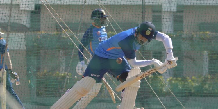 இந்திய கிரிக்கெட் அணி வீரர்கள் தீவிர வலைப் பயிற்சி