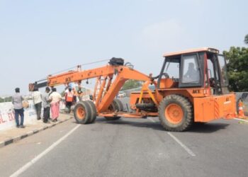 பொன்மலை ரயில்வே மேம்பாலம் சீரமைக்கும் பணி தொடக்கம்