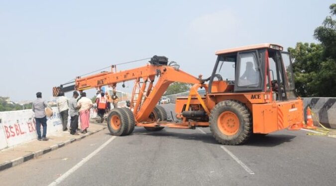 பொன்மலை ரயில்வே மேம்பாலம் சீரமைக்கும் பணி தொடக்கம்