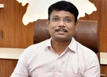 பொங்கல் தொகுப்பு பெறுவதில் குறைபாடு இருந்தால் புகார் தெரிவிக்கலாம்