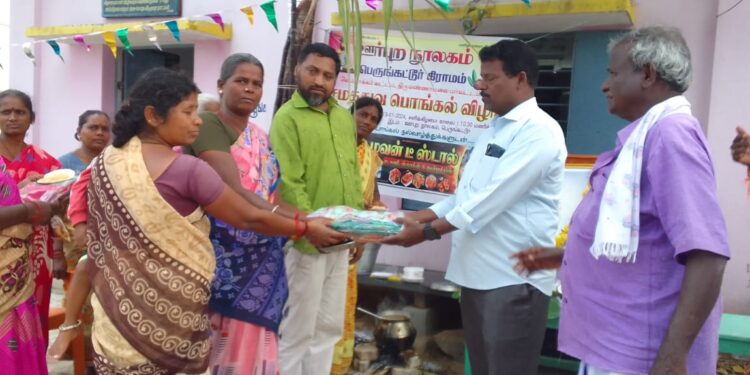 பெருங்கட்டூர் ஊர்புற நூலகத்தில் சமத்துவ பொங்கல் விழா