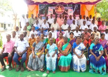 அரசுப் பள்ளியில் 45 ஆண்டுக்கு பின் முன்னாள் மாணவர்கள் சந்திப்பு