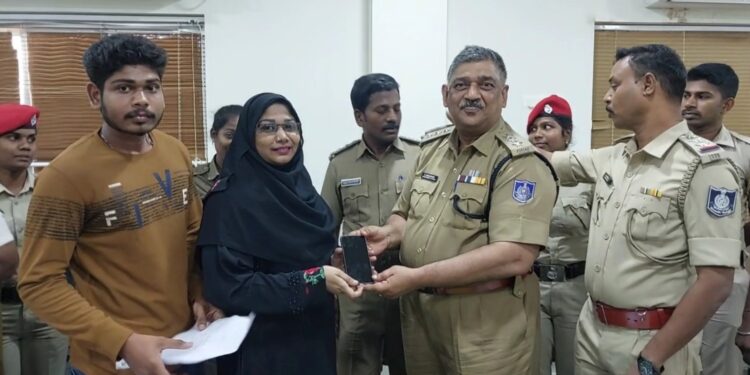 இணைய வழி மூலம் பெருகும் போலி வர்த்தகம்