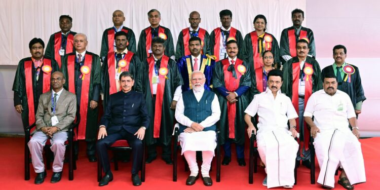 பாரதிதாசன் பல்கலைகழக பட்டமளிப்பு விழா எஸ்.கே.பி. கல்லூரி நிர்வாக இயக்குநர் பங்கேற்பு