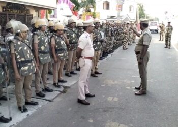 தேர்தலை முன்னிட்டு போலீசார் அணிவகுப்பு ஒத்திகை