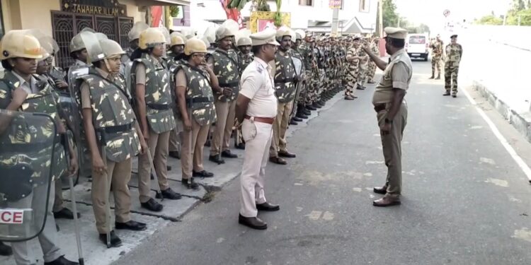 தேர்தலை முன்னிட்டு போலீசார் அணிவகுப்பு ஒத்திகை