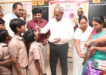 திருவண்ணாமலையில் பள்ளி மாணவ மாணவியர்களுக்கு குடற்புழு நீக்க மாத்திரை