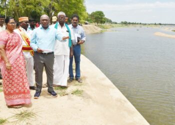 விழுப்புரம் அருகே வாய்க்கால் சீரமைப்பு பணிகளை