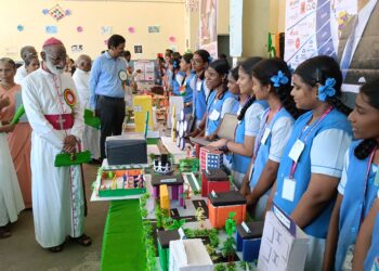 அறிவியல் மற்றும் பல்திறன் கண்காட்சி!அனைவரையும்கவர்ந்த  பிரம்மாண்டமாக விண்கலம் அரங்கம்!