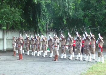 வேலூரில் காவலர் வீரவணக்க நாள்: உயிர்நீத்த காவலர்களுக்கு அஞ்சலி