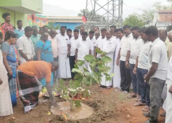 புதுப்பாளையம் அருகே மேல்நீர் தேக்க தொட்டி அமைக்க பூமி பூஜை பெ.சு.தி. சரவணன் எம்.எல்.ஏ,, சேர்மன் சி.சுந்தரபாண்டியன் பங்கேற்பு