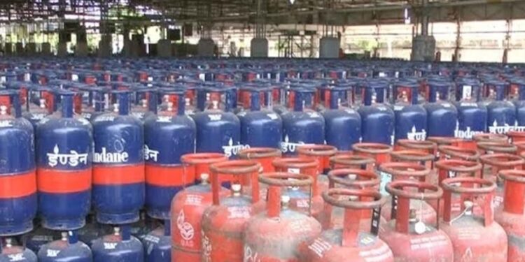 வீட்டு உபயோக சிலிண்டரை வணிகத்திற்கு பயன்படுத்தினால் பறிமுதல் மாவட்ட ஆட்சியர் எச்சரிக்கை!