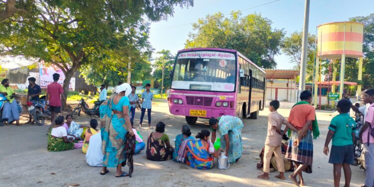 திண்டிவனம் அருகே குடிநீர் தட்டுப்பாடு பேருந்தை சிறைபிடித்து பெண்கள் மறியல்!