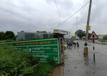 தி.மலையில் நெடுஞ்சாலை வழிகாட்டி பலகை 6 மாதமாக தரையில் படுத்து துாங்கும் அவலம்