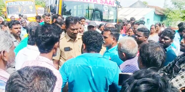 திட்டக்குடி அருகே பள்ளிப் பேருந்துகள் மோதல் பள்ளி மாணவர்கள் காயம்