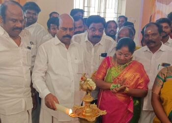 ரிஷிவந்தியம் அரசு கலைக் கல்லூரி குத்துவிளக்கேற்றி துவக்கி வைத்த அமைச்சர் எ.வ.வேலு