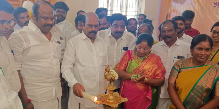 ரிஷிவந்தியம் அரசு கலைக் கல்லூரி குத்துவிளக்கேற்றி துவக்கி வைத்த அமைச்சர் எ.வ.வேலு