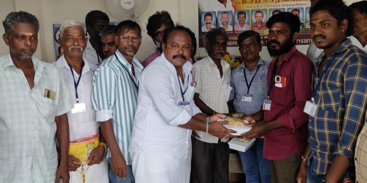 தீபாவளி பண்டிகையை முன்னிட்டு அமைப்பு சாரா நல சங்க முப்பெரும் விழா