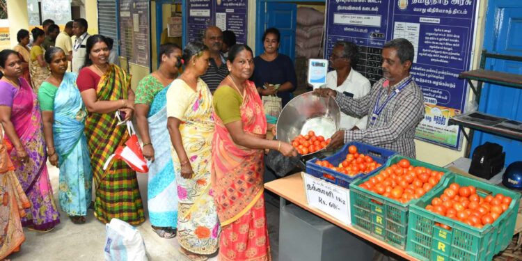 ரேஷன் கடைகளில் வங்கி சேவைகள்: தமிழக அரசு!