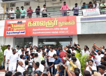 திருவண்ணாமலையில் உள்ள நூலகத்தை பார்வையிட்ட துணை முதல்வர் உதயநிதி ஸ்டாலின்
