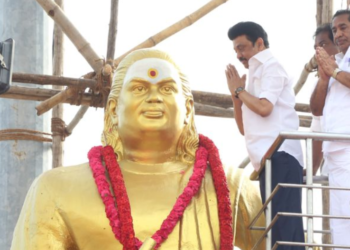 பசும்பொன் முத்துராமலிங்க தேவரின் சிலைக்கு மலர் தூவி மரியாதை செலுத்தினார் முதலமைச்சர் மு.க.ஸ்டாலின்!