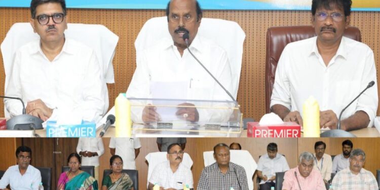 பல புதிய திட்டங்கள் ! ஆய்வுக் கூட்டத்தை தொடங்கி வைத்தார்: பொதுப்பணித்துறை அமைச்சர் எ.வ.வேலு