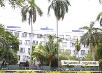 சிக்கிய பல கோடி பணப்பரிமாற்ற ஆவணங்கள்! எடப்பாடி நண்பர் நிறுவனங்களில் ஐடி ரெய்டு!