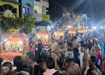 சேலம் செங்குந்தர் முருகன் கோயிலில் அறுபத்துமூவர் திருவீதி உலா