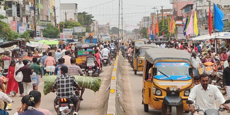 கும்மிடிப்பூண்டியில் சாலையோர ஆக்கிரமிப்புகள் நாளை அகற்றம்:நெடுஞ்சாலைத்துறை அறிவிப்பு!