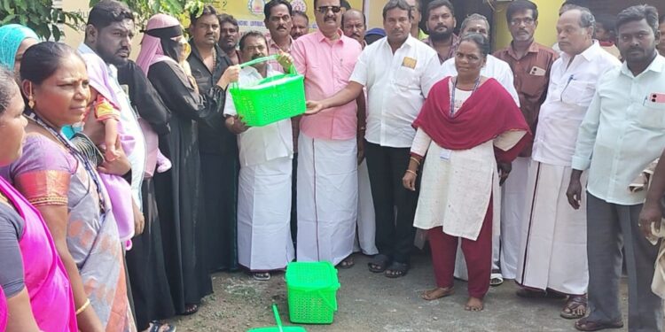 ஊட்டச்சத்து குறைபாடு உள்ள குழந்தைகளுக்கு ஊட்டச்சத்து பெட்டகத்தை ஆரணி நாடாளுமன்ற உறுப்பினர் வழங்கினார்!