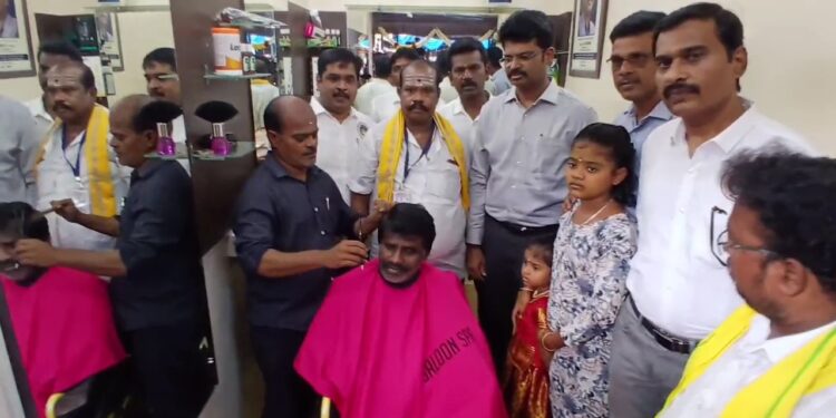 இந்தியாவிலேயே முதல்முறை மாற்றுத்திறனாளிகளுக்கு இலவச முடிதிருத்தும் நிலையம் !