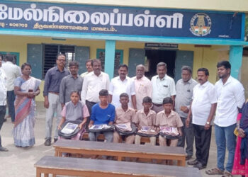 புதுப்பாளையம் இடைநின்ற மாணவர்களை மீண்டும் அரசு பள்ளியில் சேர்த்த யூனியன் சேர்மன்