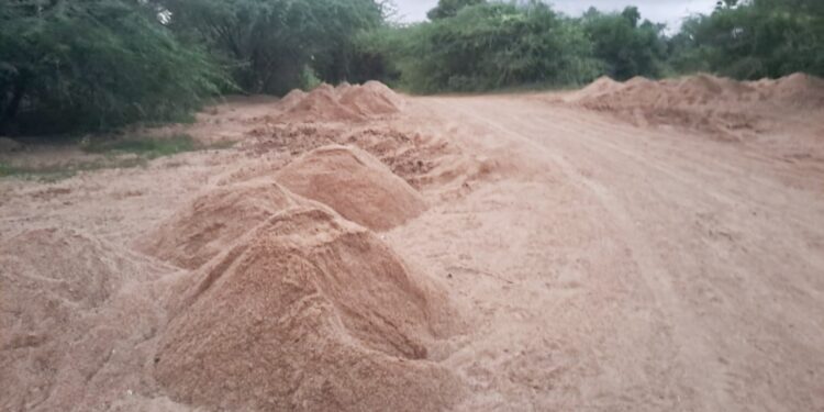 சேத்துப்பட்டு அருககே 7யூனிட் ஆற்று மணலை பதுக்கி வைத்த மணல் கொள்ளையர்கள் !