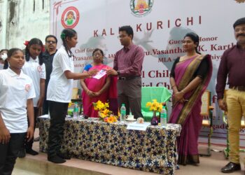 கள்ளக்குறிச்சி தற்காப்புக் கலை மாணவிகளுக்கு பாராட்டுச் சான்றிதழ் வழங்கிய ஆட்சியர்!