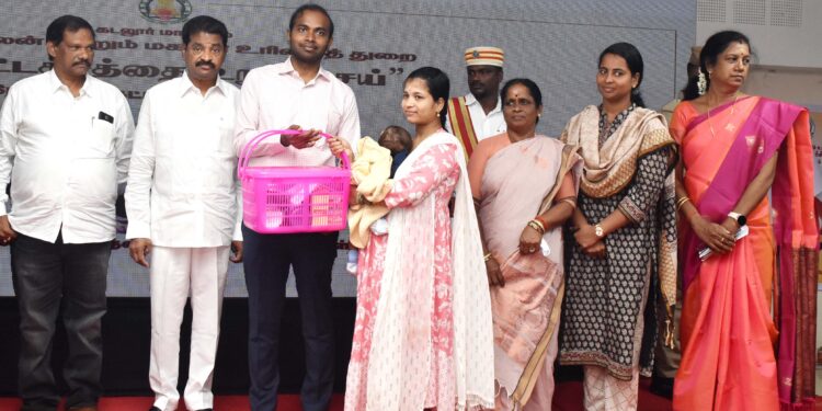 1,912 தாய்மார்களுக்கு ஊட்டச்சத்து நலப்பெட்டகத்தை வழங்கிய ஆட்சியர்