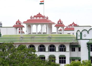 குறுக்கு வழியில் சிலர் குரூப்-1ல் வெல்கின்றனர்! ஐகோர்ட் கிளை நீதிபதிகள் கண்டனம்