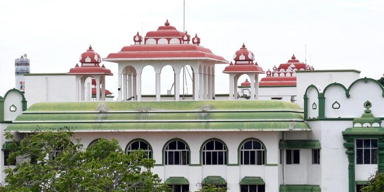 குறுக்கு வழியில் சிலர் குரூப்-1ல் வெல்கின்றனர்! ஐகோர்ட் கிளை நீதிபதிகள் கண்டனம்