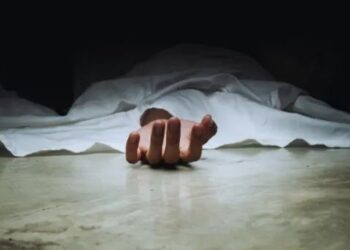 செல்போன் பேசியதை கண்டித்த கணவனை வெந்நீர் ஊற்றிக் கொலை