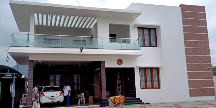 உதவி கலெக்டரின் உதவியாளரின் வீட்டில் லஞ்ச ஒழிப்பு போலீசார் சோதனை