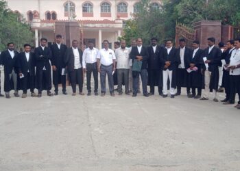 செஞ்சியில் வழக்கறிஞர்கள் ஆர்ப்பாட்டம்