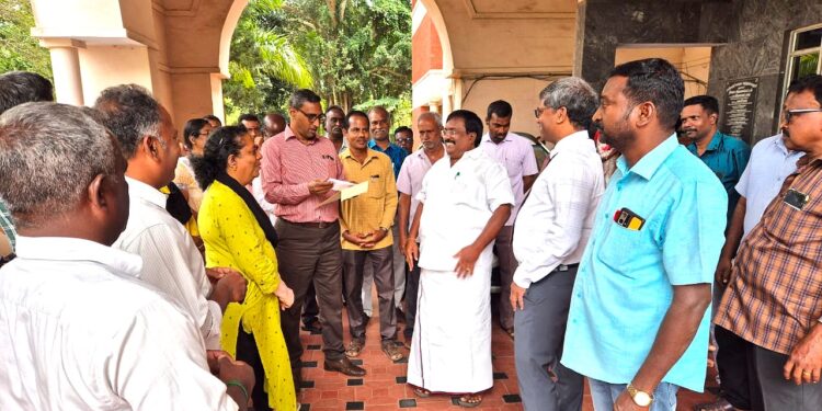 கால்நடை மருத்துவக்கல்லூரி ஊழியர்கள் தொடர் போராட்டம்