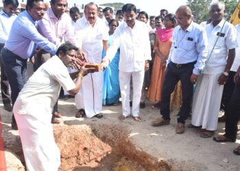 கடலூர் மாவட்டத்தில் புதிய திட்ட பணிகளுக்கு அமைச்சர் அடிக்கல்